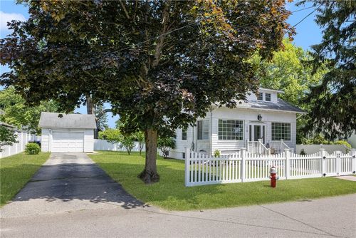 110 Spofford Ave, Warwick, RI, 02888-1817 | Card Image