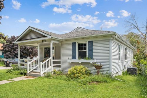 829 2nd Ave Ne, Oelwein, IA, 50662-1005 | Card Image