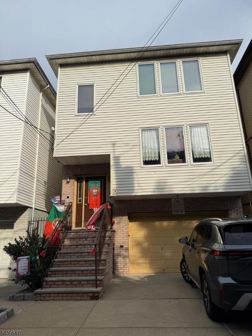 2-76 Van Buren St, Newark, NJ, 07105-2818 | Card Image