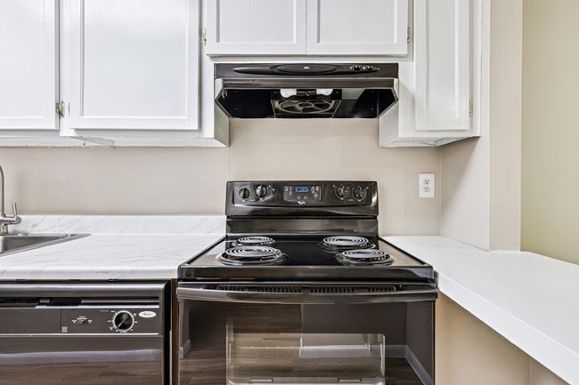 9_10_interior.jpg | Image 9