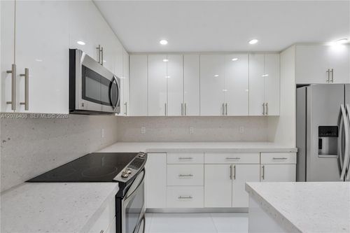 104-90 Edgewater Drive, Coral Gables, FL, 33133 | Card Image