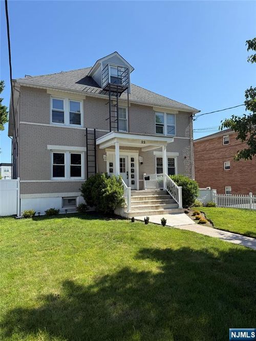 22 E Quackenbush Ave, Dumont, NJ, 07628-3055 | Card Image