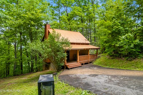 3433 Twin City Way, Pigeon Forge, TN, 37863-7798 | Card Image
