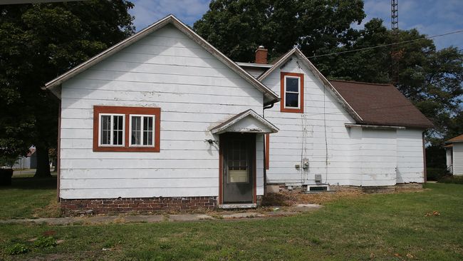 102 N Maple St, House other with 3 bedrooms, 1 bathrooms and 3 parking in Toluca IL | Image 4