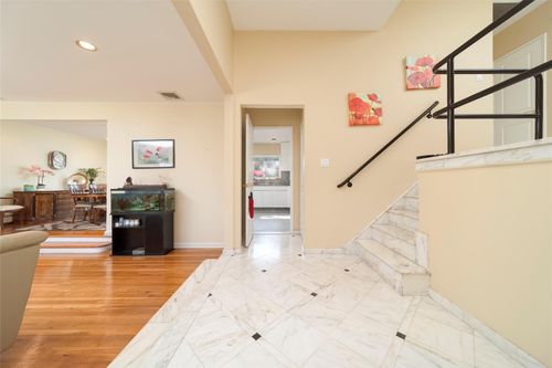 1544 Andrews Ln, East Meadow, NY, 11554-3623 | Card Image