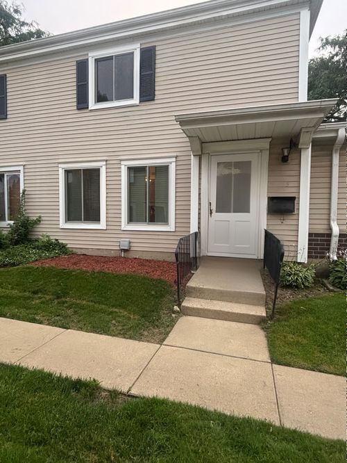 1595 Cove Dr, Prospect Heights, IL, 60070-1910 | Card Image