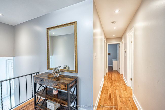 702 Castleguard Cres, House other with 4 bedrooms, 2 bathrooms and 4 parking in Burlington ON | Image 16