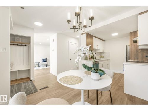 199B Homestead Cres Nw, Edmonton, AB, T5A2Y2 | Card Image