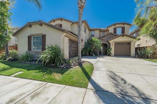 686 Homestead Ave, Lathrop, CA, 95330 | Card Image