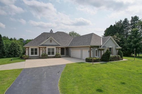 S32W32807 Bethania Lane, Genesee, WI, 53118 | Card Image
