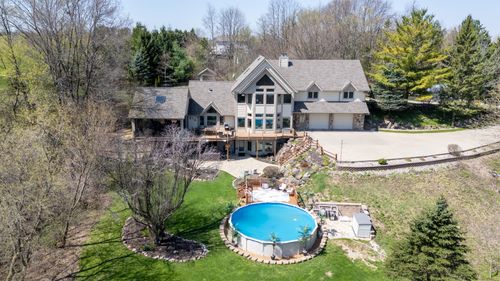 7430 Aurora Rd, West Bend, WI, 53090-9318 | Card Image