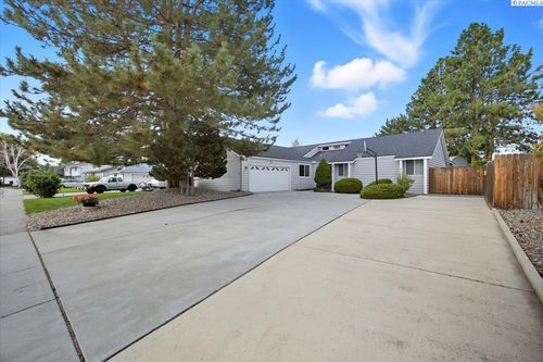 2115 Blue Jay Ln, West Richland, WA, 99353-9122 | Card Image