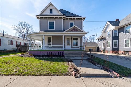 709 N Center St, Clinton, IL, 61727-1032 | Card Image