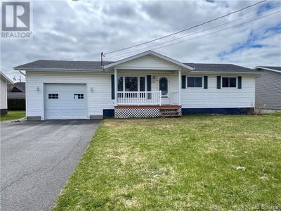 727 4 E Ave, House other with 3 bedrooms, 2 bathrooms and null parking in Grand Falls NB | Image 1