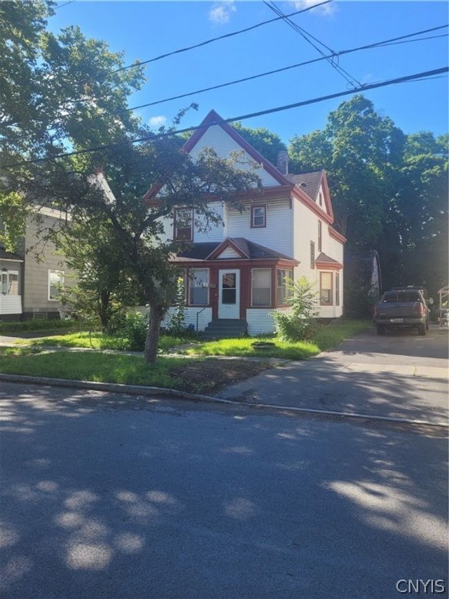 215 W Beard Avenue, House other with 5 bedrooms, 2 bathrooms and null parking in Syracuse NY | Image 2