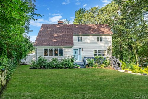 40 Linda Ln, Riverhead, NY, 11901-6307 | Card Image