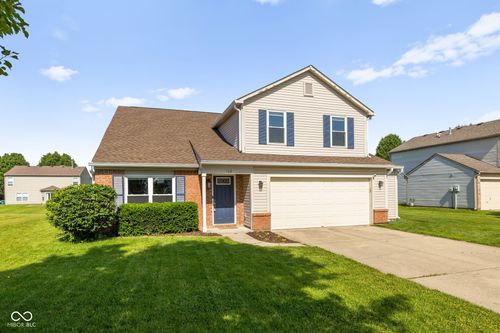 768 Yellowwood Dr, Greenwood, IN, 46143-8097 | Card Image