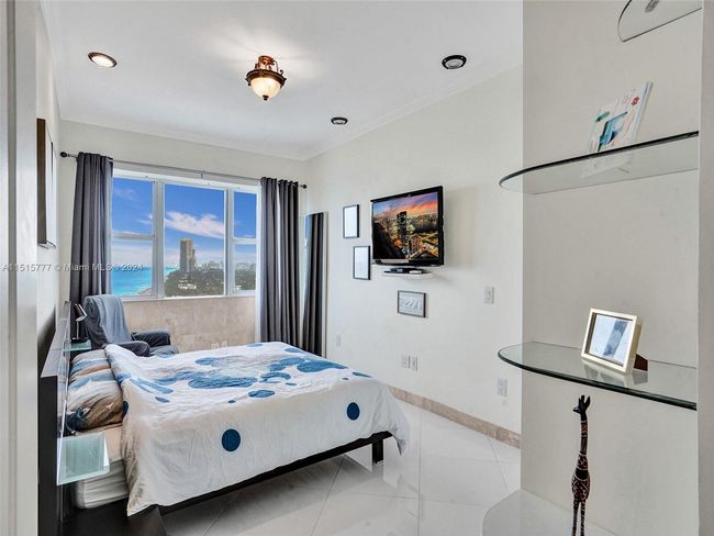 APT-1709 - 3180 S Ocean Dr, Condo with 2 bedrooms, 2 bathrooms and null parking in Hallandale Beach FL | Image 13