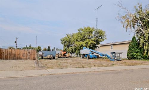 307 5th Ave W, Biggar, SK, S0K0M0 | Card Image
