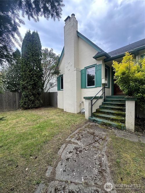7818 Lake City Way Ne, Seattle, WA, 98115-4358 | Card Image
