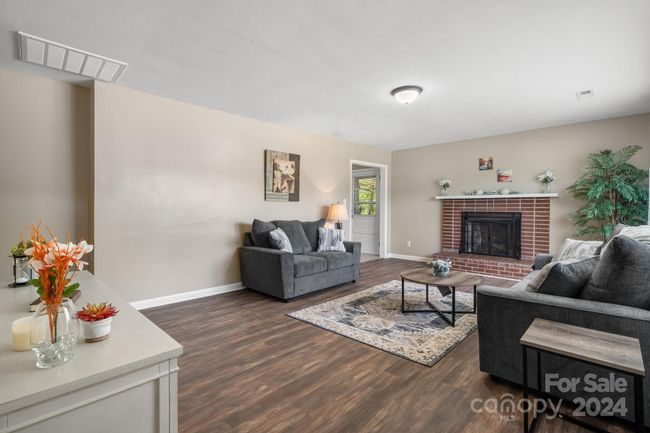 1230 2 Nd St Se, House other with 3 bedrooms, 2 bathrooms and null parking in Hickory NC | Image 27