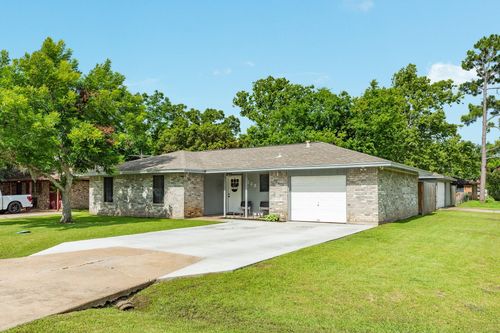 223 Avenue H, Brazoria, TX, 77422-8525 | Card Image