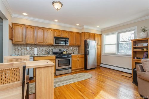 apt-e-235 N Middletown Rd, Pearl River, NY, 10965-1136 | Card Image