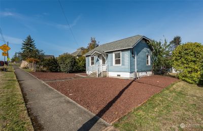 1035 W Eighth Street, House other with 1 bedrooms, 1 bathrooms and 1 parking in Port Angeles WA | Image 2