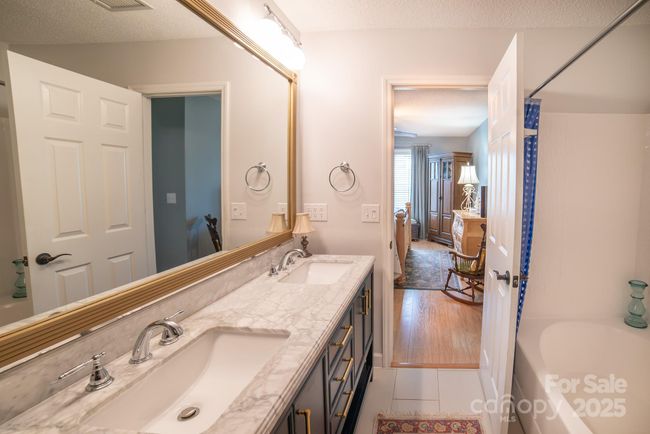 137 Lady Slipper Ln Sw, Townhouse with 3 bedrooms, 2 bathrooms and null parking in Valdese NC | Image 25