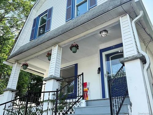103 Beacon St, Middletown, NY, 10940-4706 | Card Image