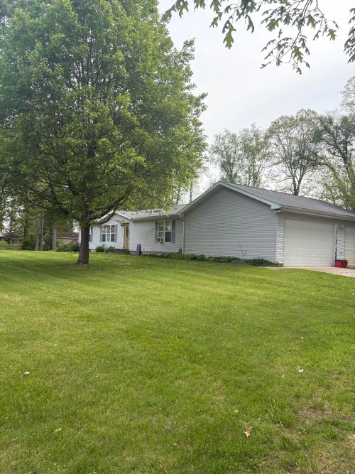 68097 Suzanne Ln, Edwardsburg, MI, 49112-9579 | Card Image