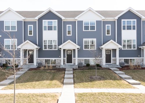 818 Briar Glen Court, Hampshire, IL, 60140 | Card Image