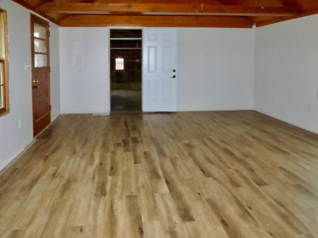 family room b | Image 22