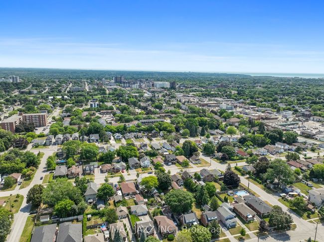 110 Gibbons St, House other with 3 bedrooms, 2 bathrooms and 3 parking in Oshawa ON | Image 46