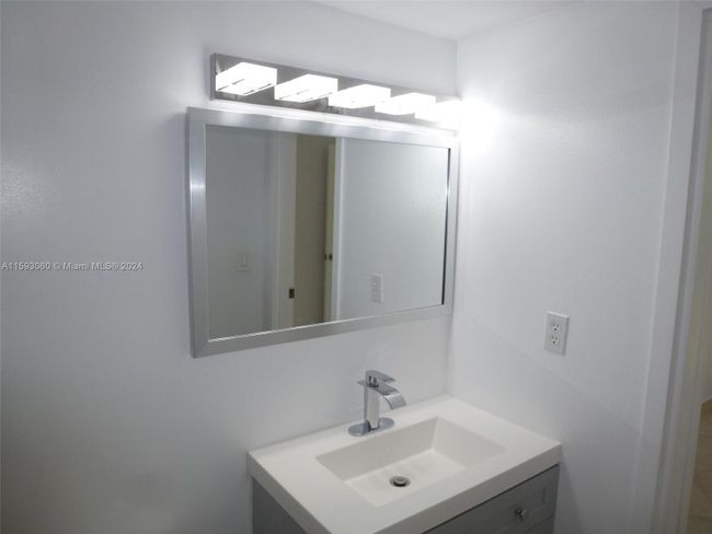 505 - 17011 N Bay Rd, Condo with 2 bedrooms, 2 bathrooms and null parking in Sunny Isles Beach FL | Image 26