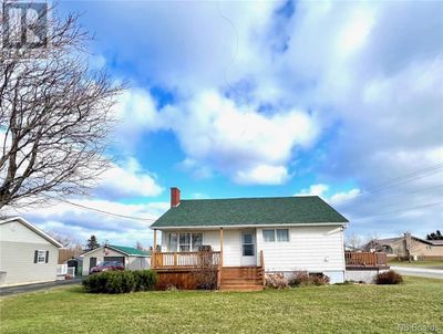 81 Rue De L'école, House other with 2 bedrooms, 1 bathrooms and null parking in Lamèque NB | Image 3