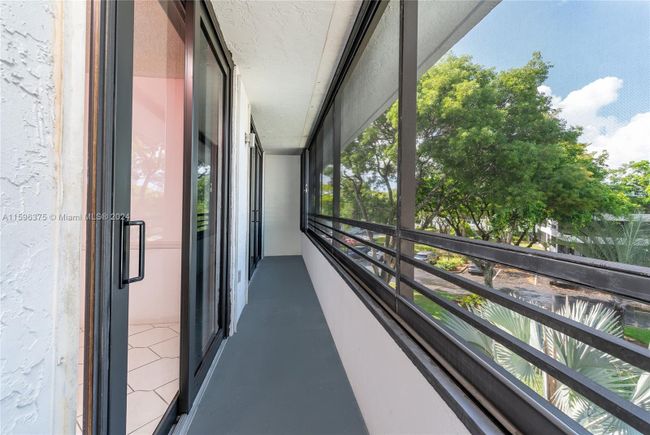 27I - 1410 Sheridan St, Condo with 2 bedrooms, 2 bathrooms and null parking in Hollywood FL | Image 29