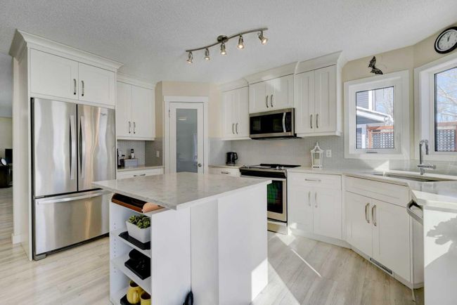620 Woodside Drive Nw, Home with 4 bedrooms, 3 bathrooms and 4 parking in Airdrie AB | Image 10