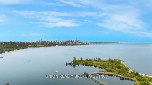 3907-20 Shore Breeze Dr, Etobicoke, ON, M8V0C7 | Card Image