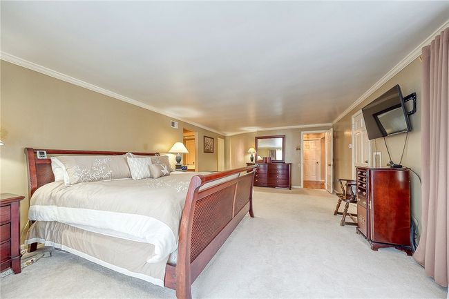 Upstairs Master bedroom ensuite | Image 20