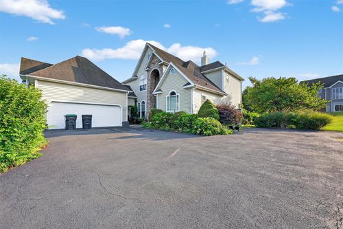 67 Latham Cir, Saugerties, NY, 12477-4215 | Card Image