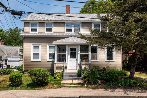 8 South St, Newmarket, NH, 03857-1662 | Card Image