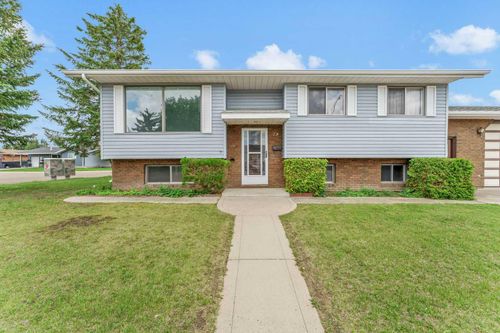13 Rossland Pl Se, Medicine Hat, AB, T1B1Z8 | Card Image