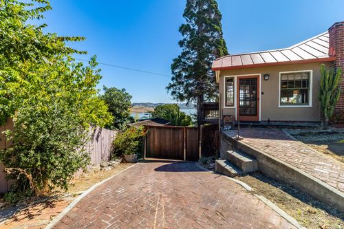 240 Alexander St, Crockett, CA, 94525-1504 | Card Image