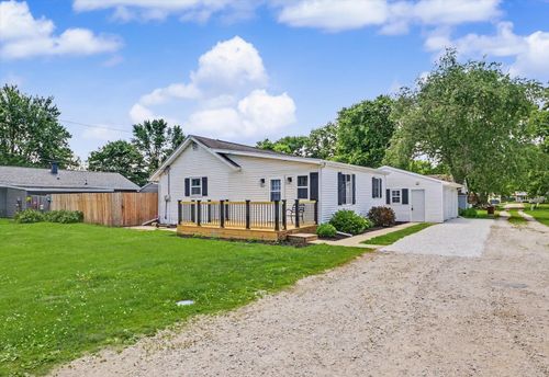 305 S 1st St, Tolono, IL, 61880-9405 | Card Image
