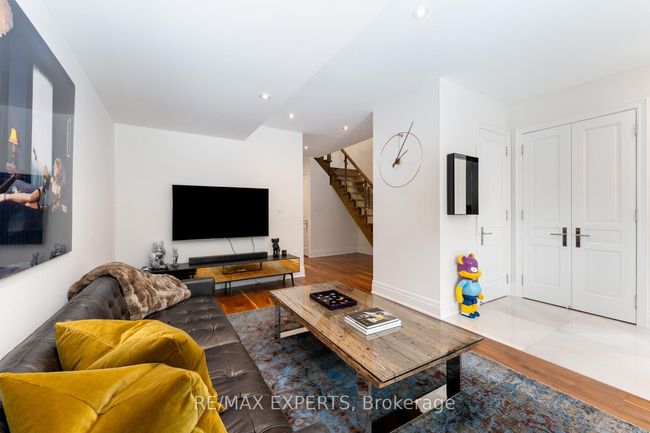 23 Carrville Woods Cir, House attached with 3 bedrooms, 4 bathrooms and 2 parking in Vaughan ON | Image 9