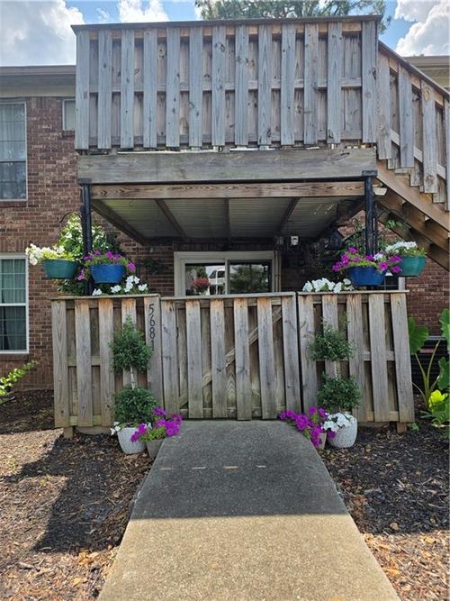 5681 Kingsport Dr, Sandy Springs, GA, 30342-1061 | Card Image