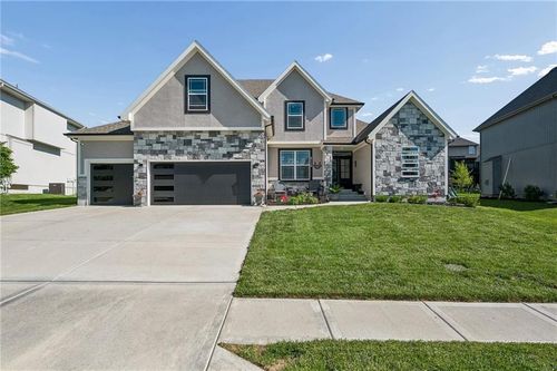 8112 90th St, Kansas City, MO, 64153-7814 | Card Image