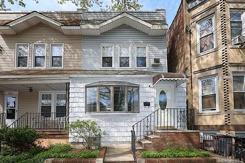 7746 79th Pl, Glendale, NY, 11385-7538 | Card Image