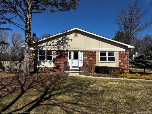 574-5766 Northfield Parkway, Troy, MI, 48098 | Card Image